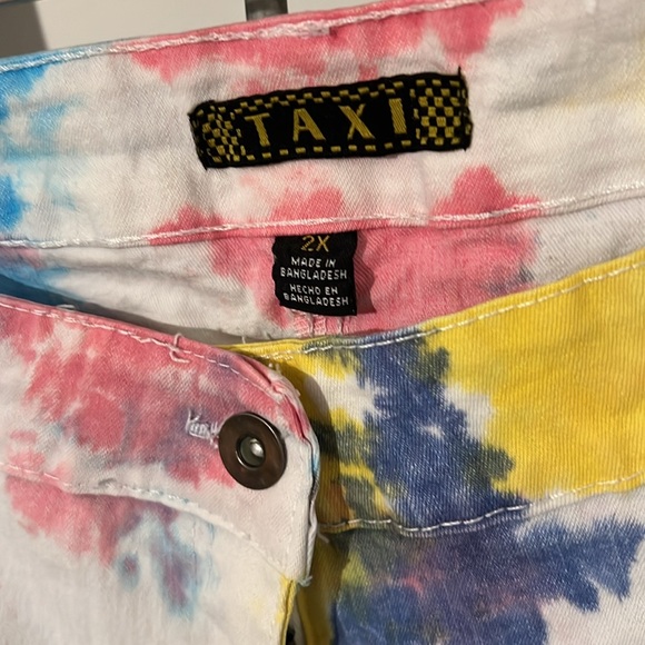 Taxi Tie Dye Shorts - Picture 2 of 6